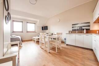 Апартаменты Apartamenty Sun & Snow Rezydencja Park Мельно Studio Apartment - 9 Orła Białego Street-3